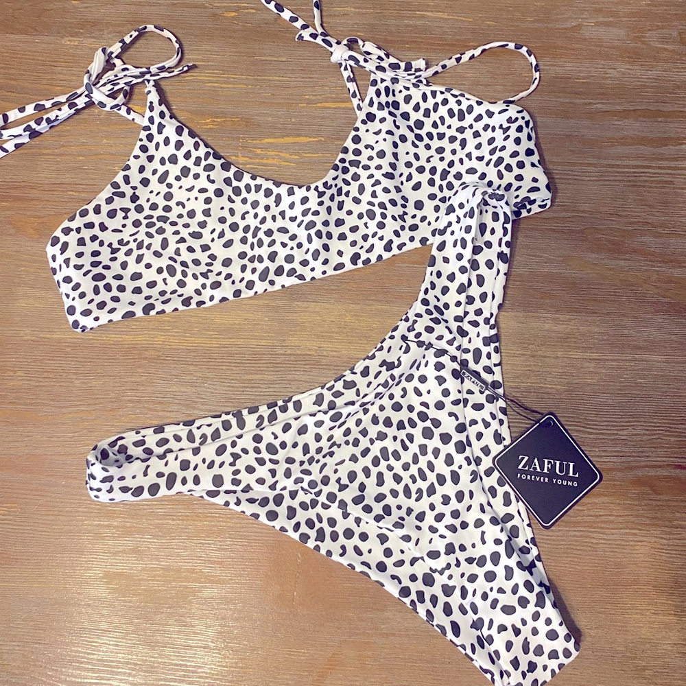 Black and white spotted bikini
